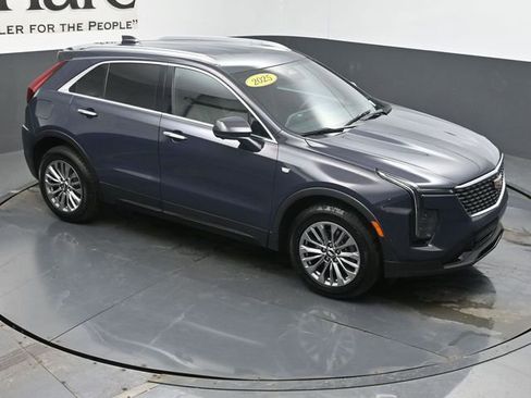 Used 2025 Cadillac XT4 Premium Luxury image 38
