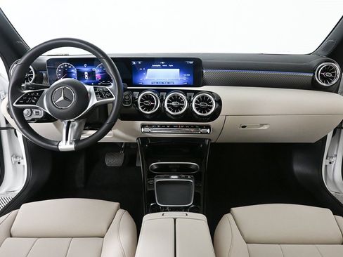 Used 2025 Mercedes-Benz CLA 250 image 17