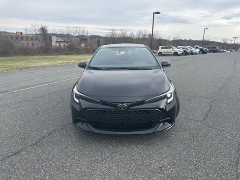 Used 2024 Toyota Corolla SE w/ SE Package image 2