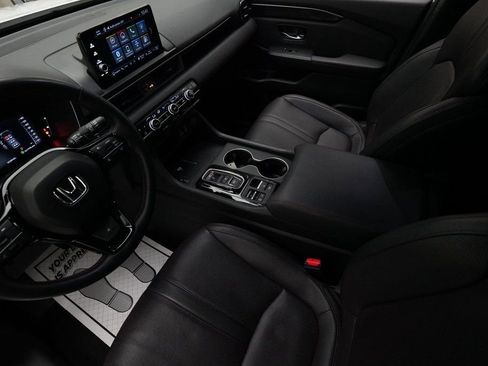 Certified 2025 Honda Pilot Black Edition image 8