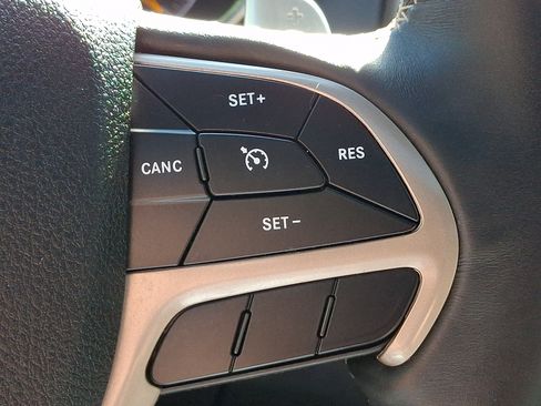 Used 2017 Jeep Grand Cherokee Limited AWD/4WD image 24