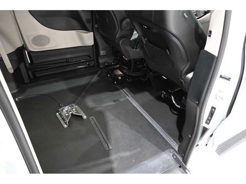 Used 2024 Chrysler Pacifica Touring-L FWD image 19