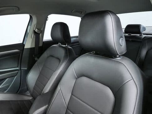 Used 2024 Volkswagen Jetta SE FWD image 11