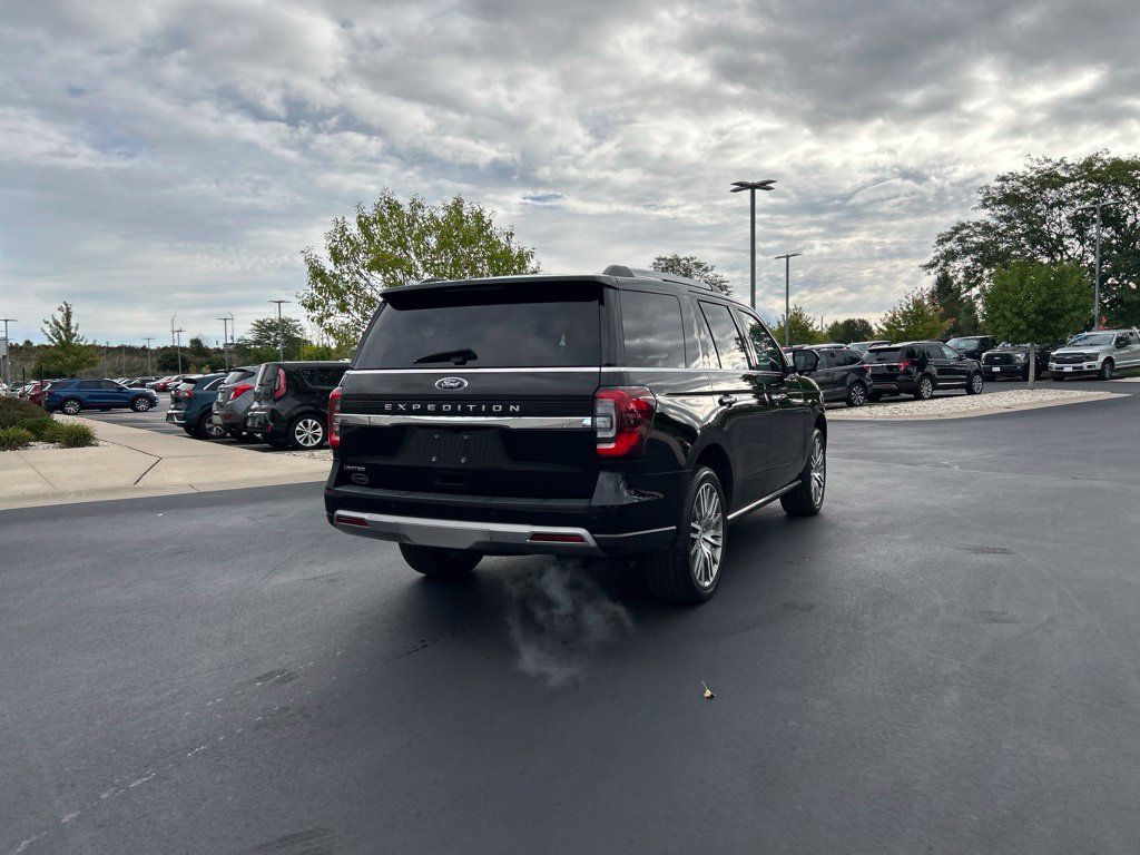 Used 2024 Ford Expedition Limited AWD/4WD image 6