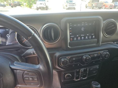 Used 2021 Jeep Gladiator Sport AWD/4WD image 19