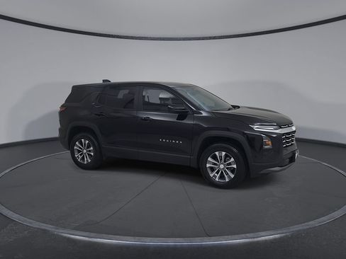 Used 2026 Chevrolet Equinox LT AWD/4WD image 2