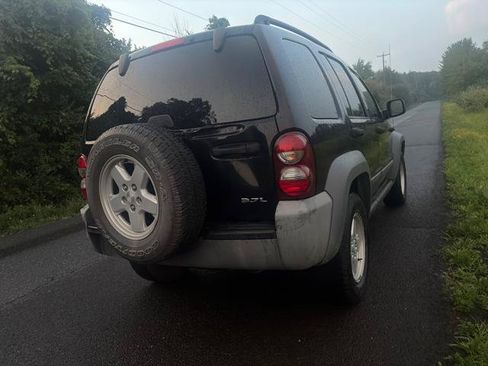 Used 2005 Jeep Liberty Sport AWD/4WD image 6