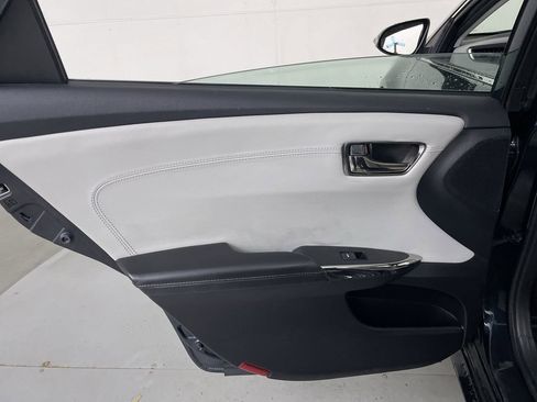 Used 2015 Toyota Avalon XLE image 18