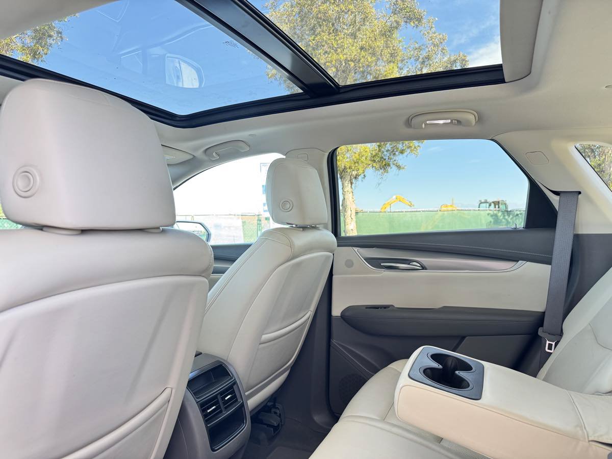Used 2017 Cadillac XT5 Luxury w/ Driver Awareness Package FWD image 29
