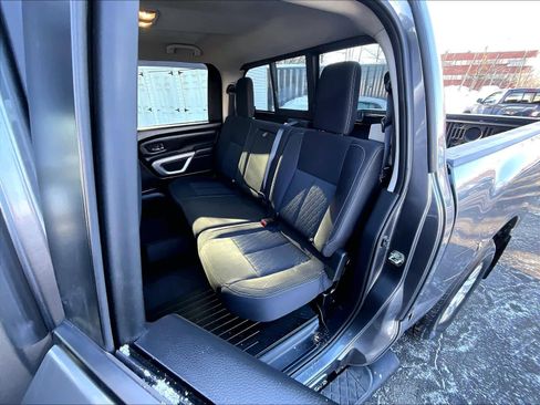Used 2019 Nissan Titan SV w/ SV Convenience Package image 14