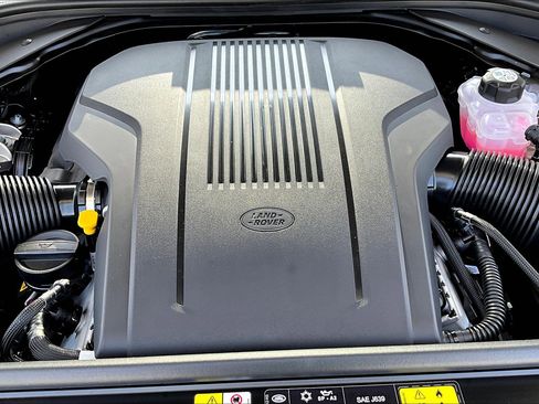 New 2025 Land Rover Range Rover SE image 11