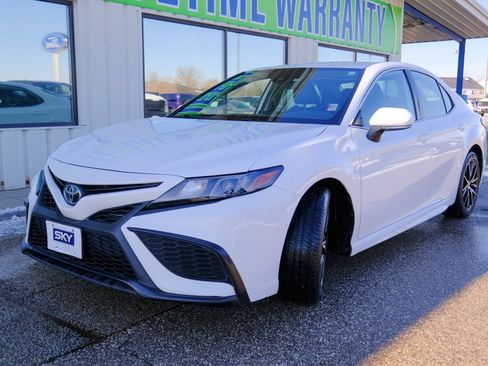 Used 2023 Toyota Camry SE image 1