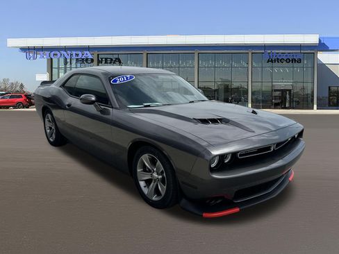 Used 2017 Dodge Challenger SXT RWD image 8