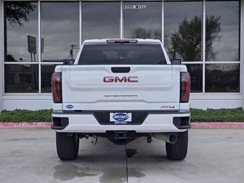 Used 2025 GMC Sierra 2500 AT4 image 6