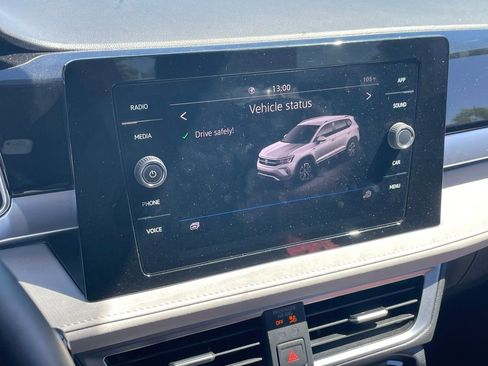 Used 2025 Volkswagen Taos SE image 8