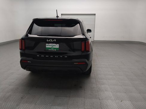 Used 2022 Kia Sorento LX FWD image 7