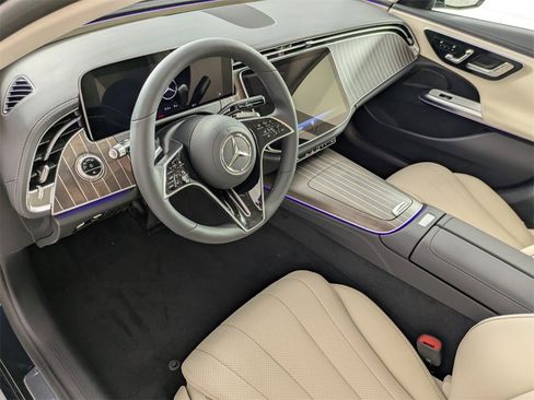 New 2026 Mercedes-Benz E 350 4MATIC Sedan image 7