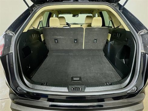 Used 2020 Ford Edge SE image 27