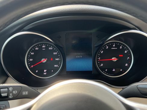 Used 2021 Mercedes-Benz GLC 300 4MATIC image 21