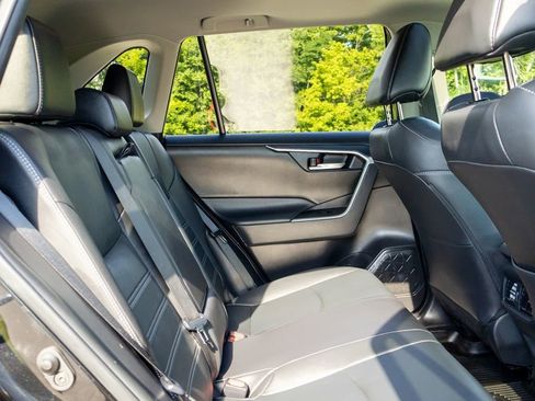 Used 2023 Toyota RAV4 XLE Premium image 29