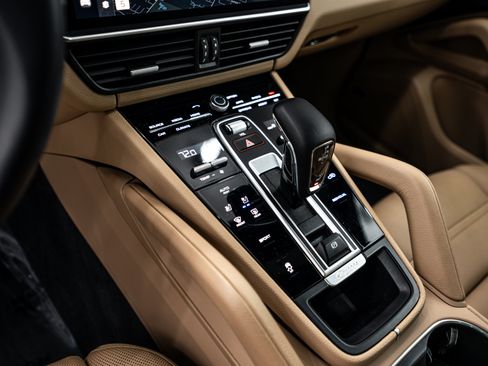 Certified 2023 Porsche Cayenne Platinum Edition AWD/4WD image 15