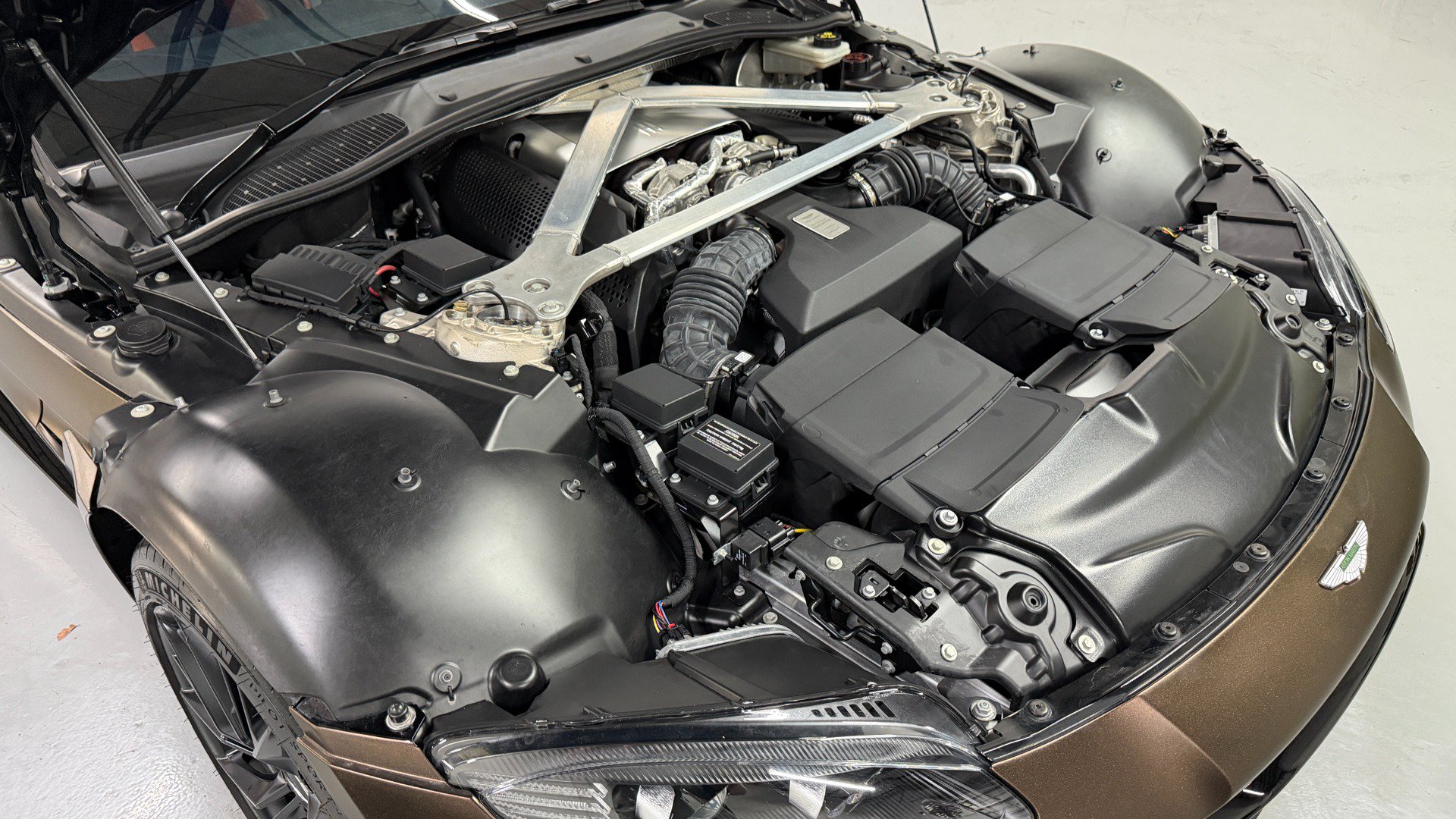 Used 2021 Aston Martin V8 Vantage Coupe RWD image 52