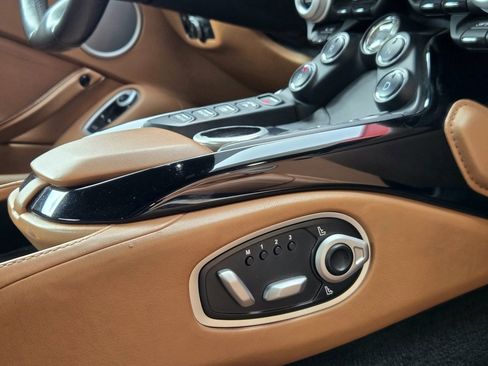 Used 2020 Aston Martin V8 Vantage Coupe image 27