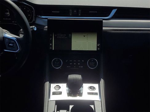 Used 2025 Jaguar F-PACE R-Dynamic S image 28