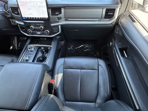 Used 2023 Ford Expedition Max XLT image 15