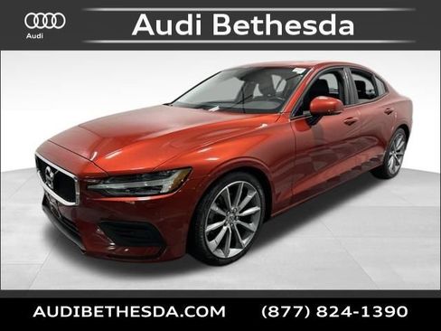 Used 2019 Volvo S60 T5 Momentum w/ Premium Package FWD image 3