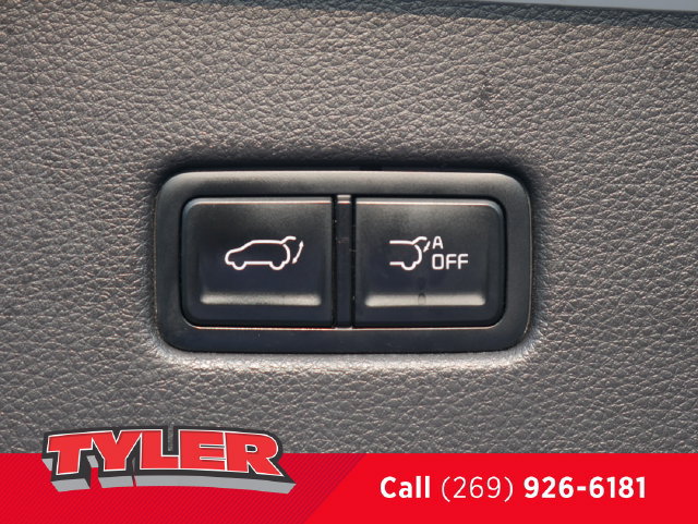 Used 2024 Kia Carnival EX FWD image 17