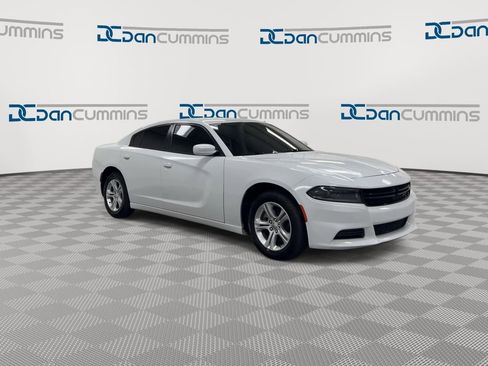 Used 2022 Dodge Charger SXT image 2