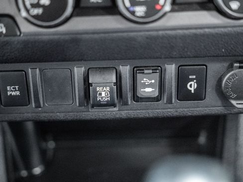 Used 2019 Toyota Tacoma TRD Sport image 32