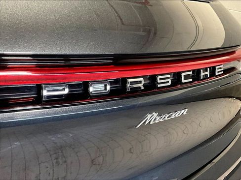 Certified 2025 Porsche Macan AWD/4WD image 13