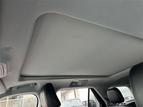 Used 2021 Ford Explorer XLT w/ Equipment Group 202A image 4