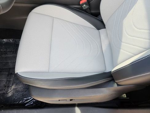 New 2025 Volkswagen Tiguan SE image 22