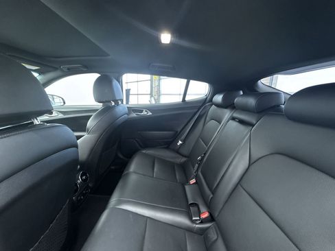 Used 2022 Kia Stinger GT1 image 32
