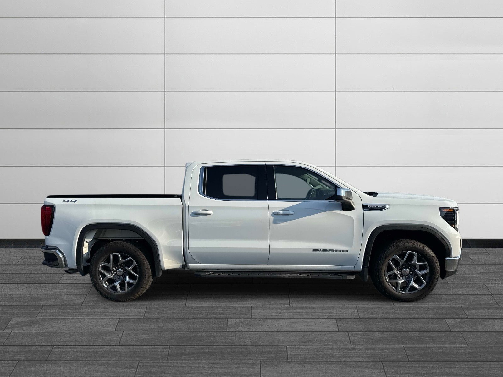 Used 2023 GMC Sierra 1500 SLE AWD/4WD image 2