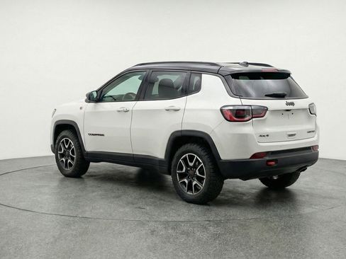 Used 2025 Jeep Compass Trailhawk image 6