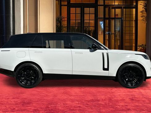 New 2026 Land Rover Range Rover Long Wheelbase SE image 9