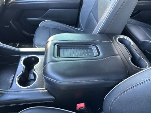 Used 2022 GMC Yukon SLT w/ SLT Luxury Package image 38