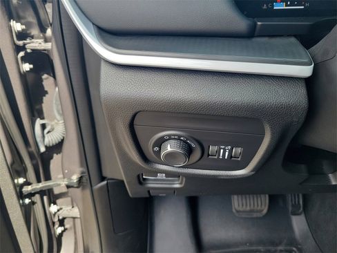 Used 2024 Jeep Grand Cherokee Laredo X image 28