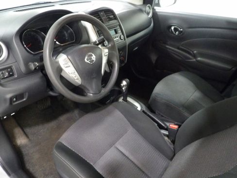 Used 2018 Nissan Versa SV image 8