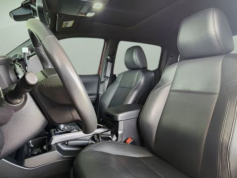 Used 2022 Toyota Tacoma TRD Sport w/ TRD Premium Sport Package RWD image 13