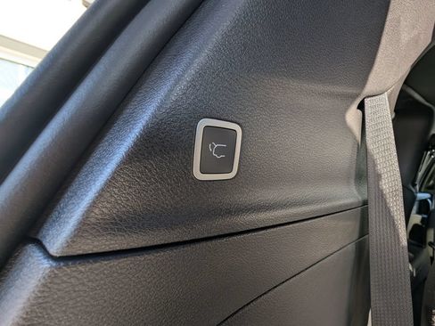 New 2026 Chrysler Pacifica Select FWD image 32