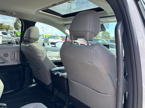 Used 2026 Toyota Sienna XLE FWD image 26