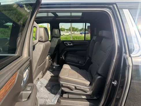 Used 2023 Chevrolet Suburban High Country AWD/4WD image 23