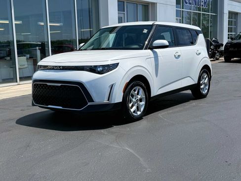 Used 2025 Kia Soul LX w/ LX Technology Package FWD image 1
