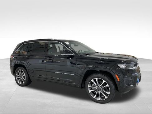 Used 2024 Jeep Grand Cherokee Overland w/ Advanced Protech Group III AWD/4WD image 2