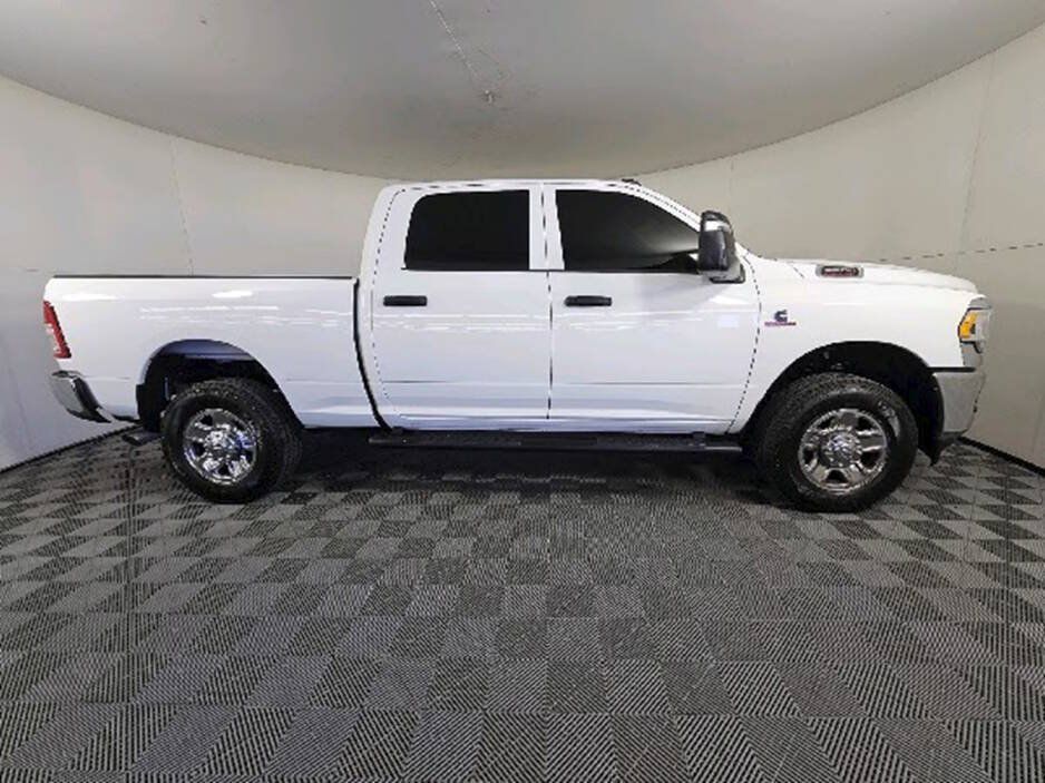 Used 2024 RAM 2500 Tradesman w/ Chrome Appearance Group AWD/4WD image 10